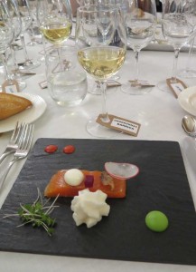 Cena Maridaje Restaurante San Ramón & Bodegas Enate: Trucha imperial del CInca aderezada con esferificación de yogur de Fonz y espuma de limón y jengibre