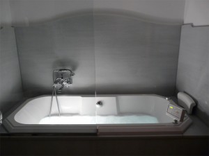 Bañera de hidromasaje o jacuzzi en las habitaciones